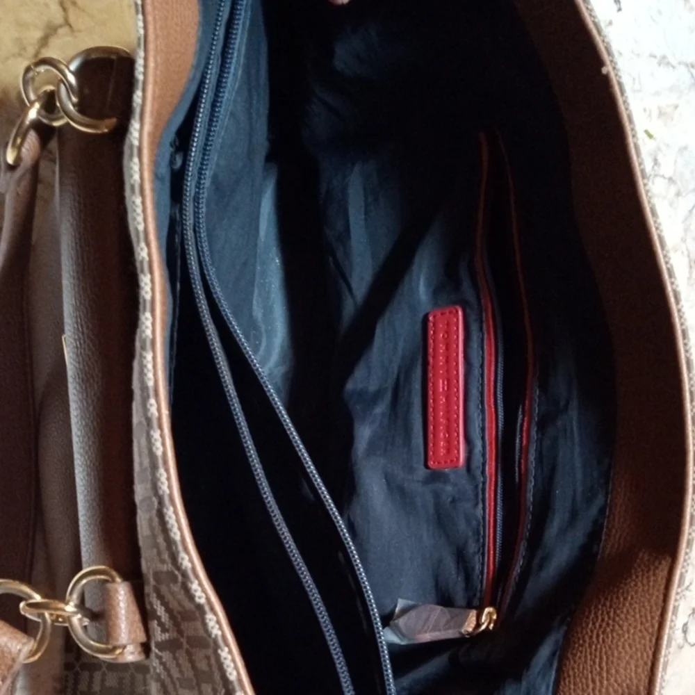 Tommy Hilfiger Brown and Red Shoulder Bag with Smooth Interior and Bright Zipper - Picture 2 of 6